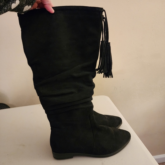 Comfort view knee high wide cafeSuede boots with tassels - Picture 2 of 7